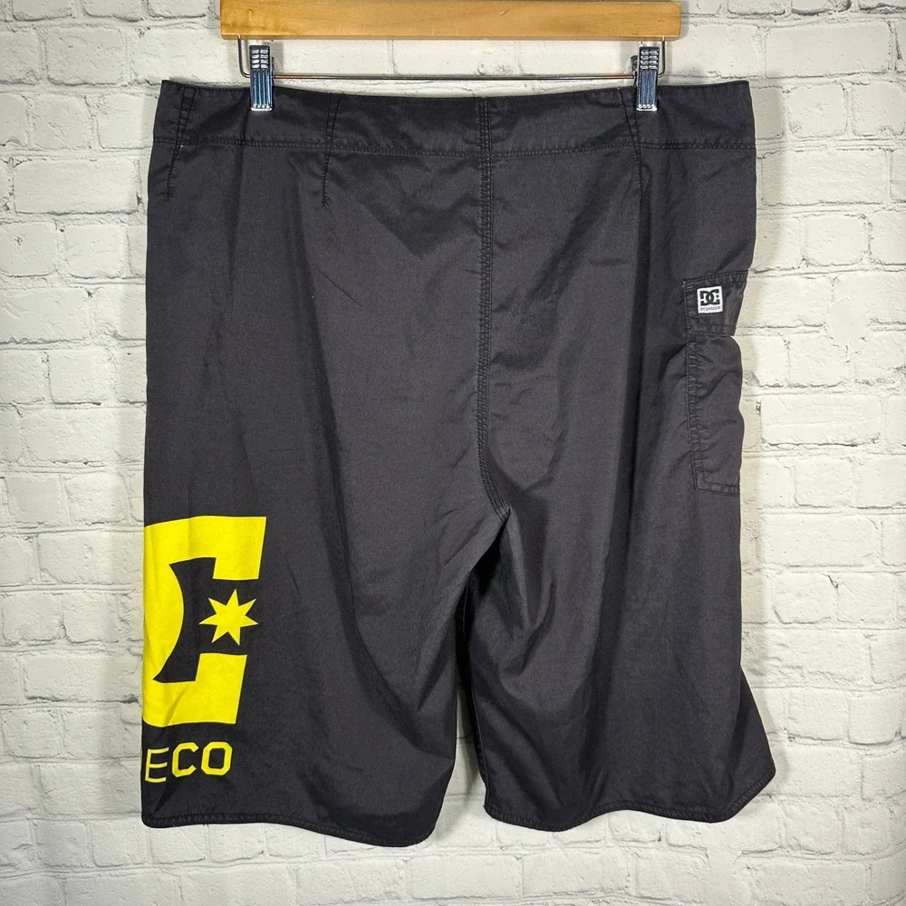 DC Shoes Mens‎ Board Shorts Black Yellow Logo Cargo Pocket Swim Trunks Size 38